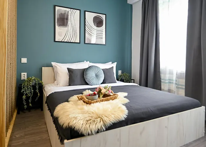 Old Town Charm - Modern & Comfortable Accommodation In The Heart Of The City