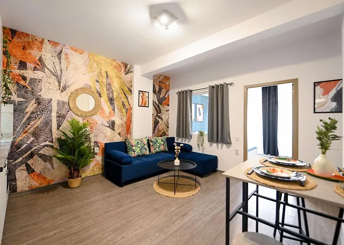 Old Town Charm - Modern & Comfortable Accommodation In The Heart Of The City