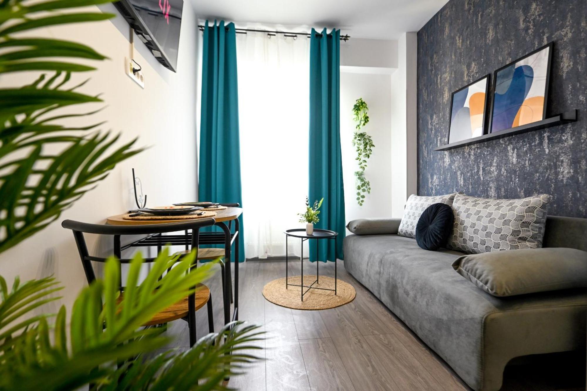 Old Town Charm - Modern & Comfortable In The Heart Of The דירה *