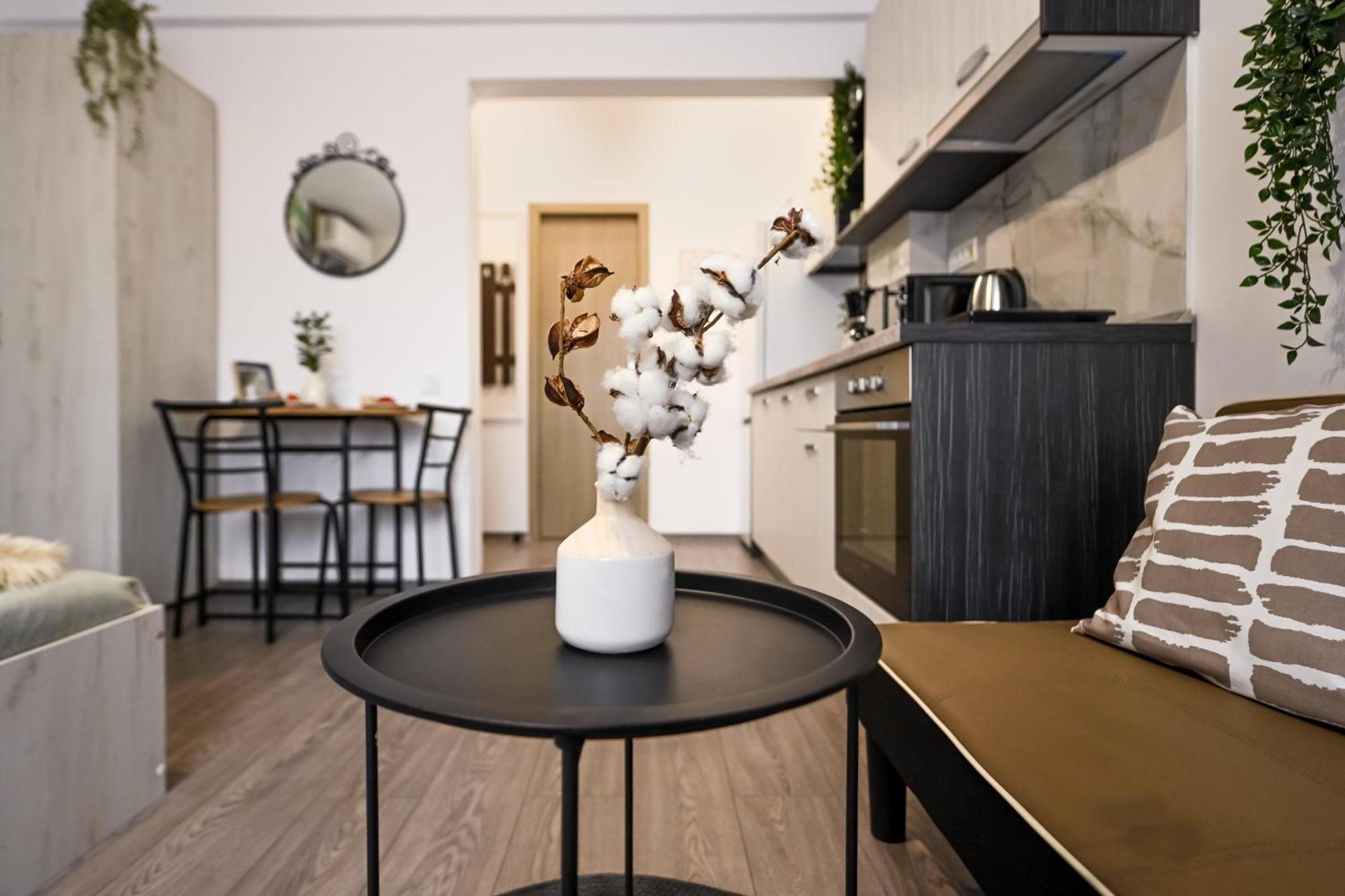 Old Town Charm - Modern & Comfortable In The Heart Of The דירה בוקרשט
