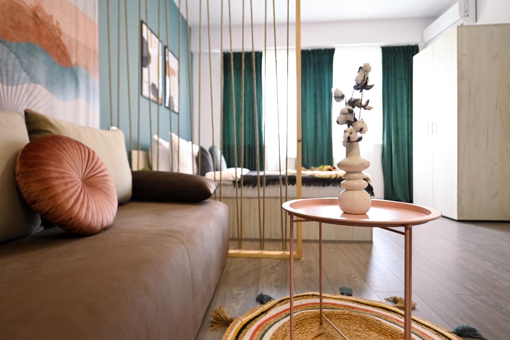 Old Town Charm - Modern & Comfortable In The Heart Of The