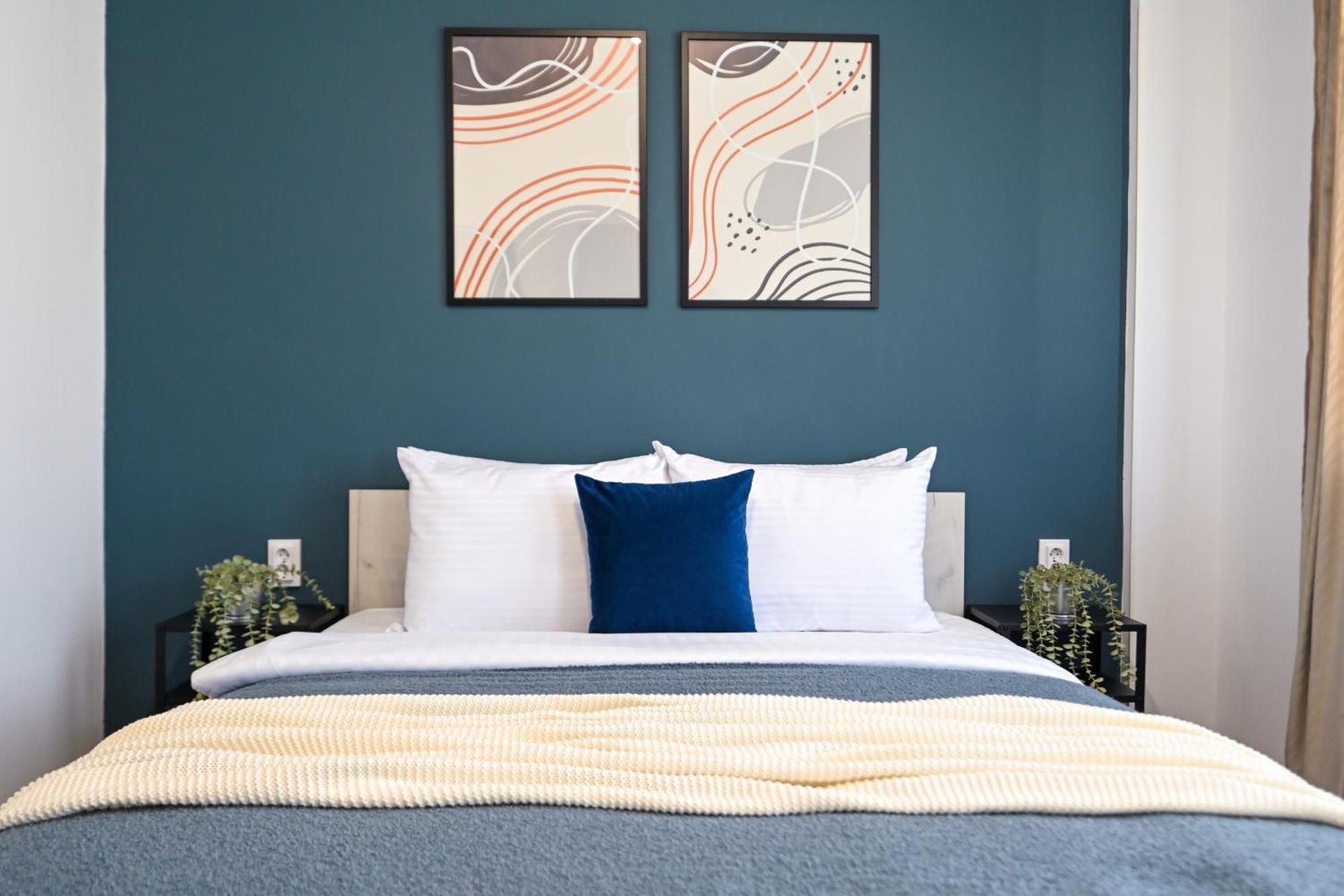 Old Town Charm - Modern & Comfortable In The Heart Of The