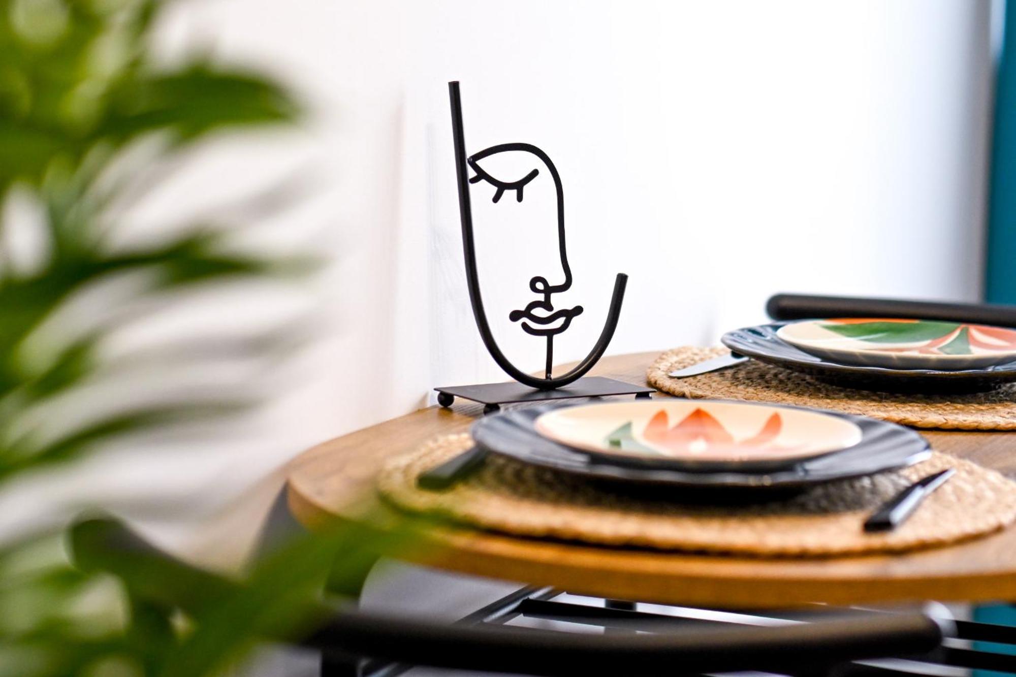 Old Town Charm - Modern & Comfortable In The Heart Of The דירה