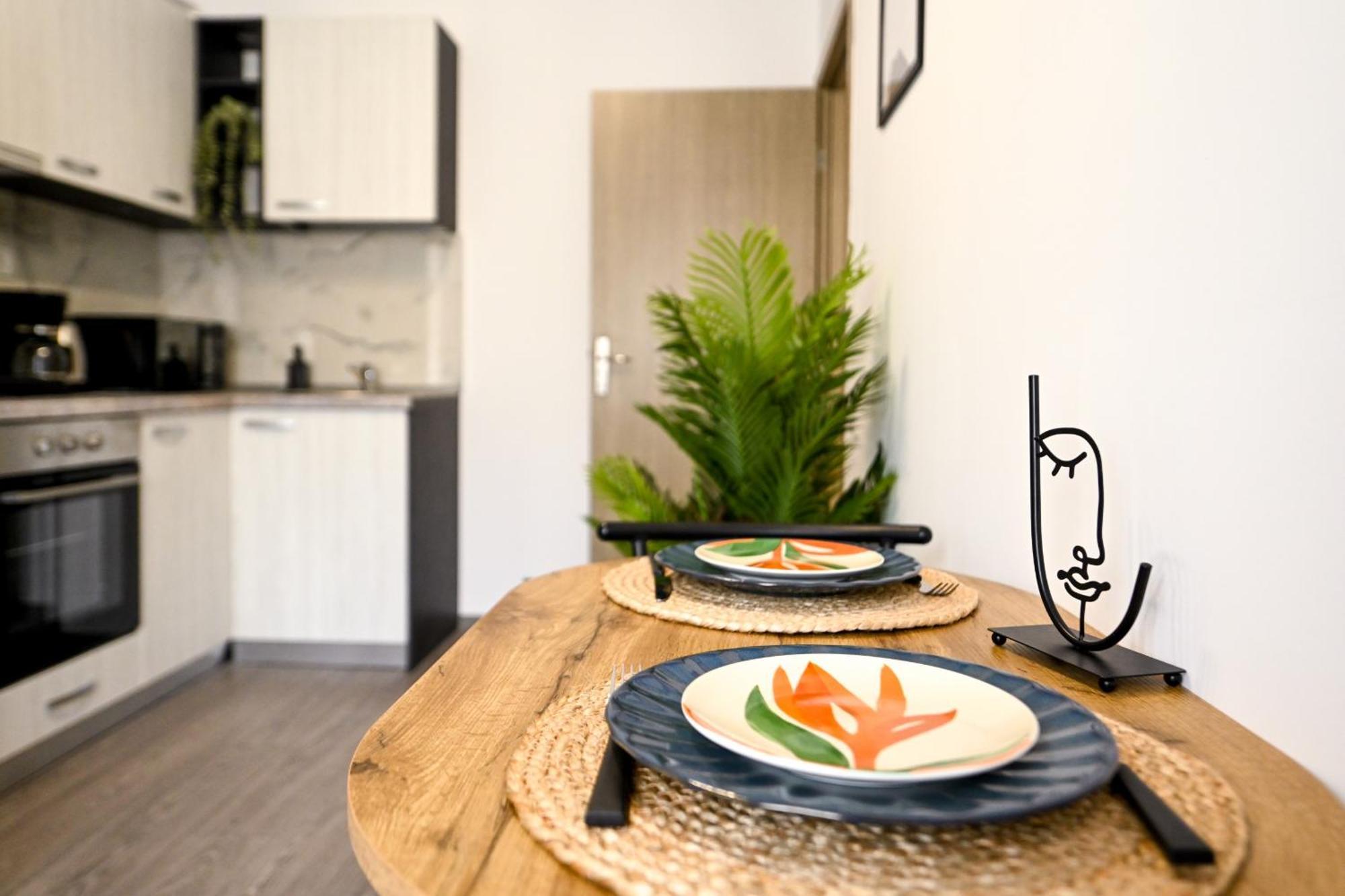 Old Town Charm - Modern & Comfortable In The Heart Of The דירה