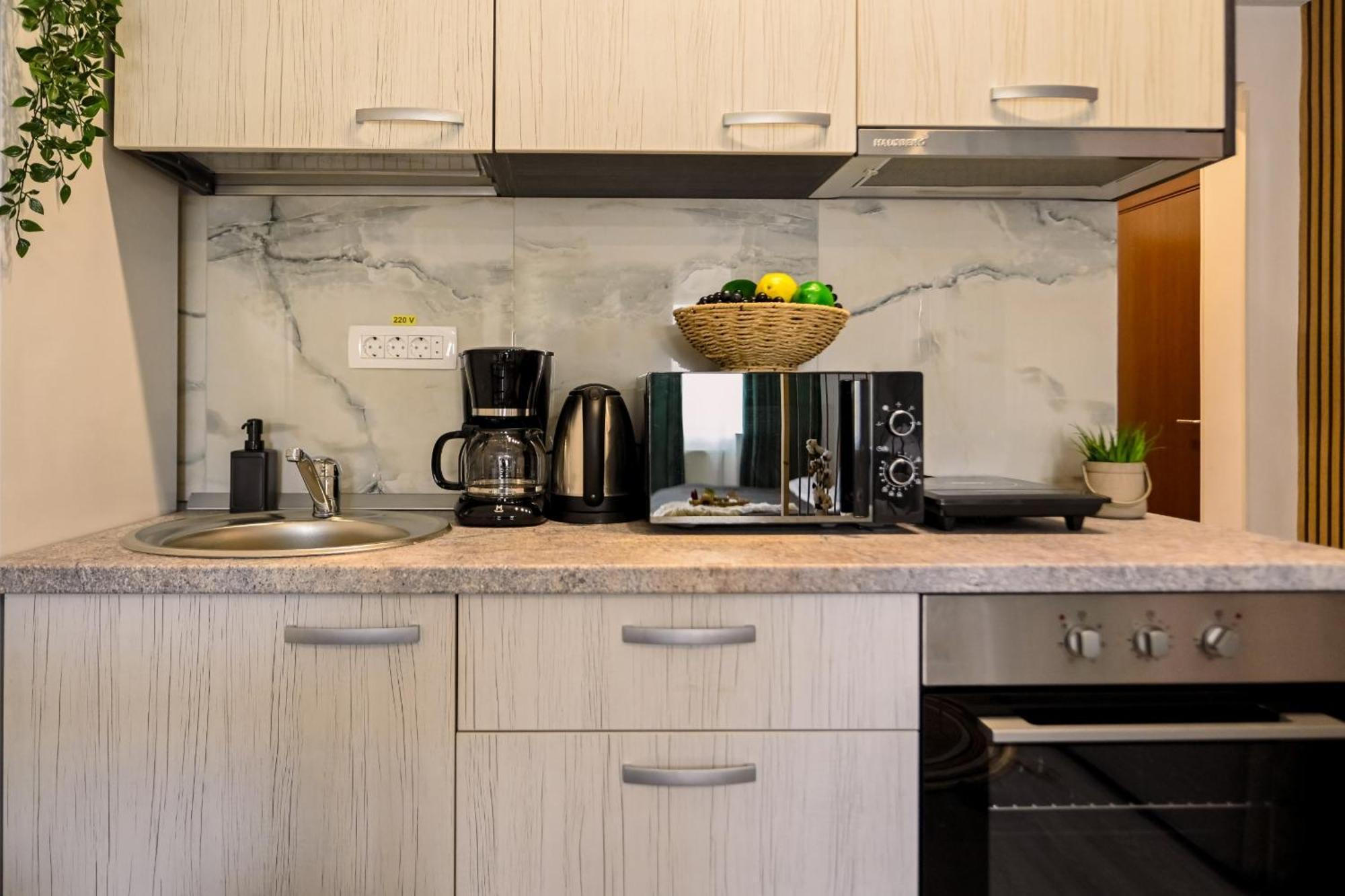 Old Town Charm - Modern & Comfortable In The Heart Of The Apartment Bukarest