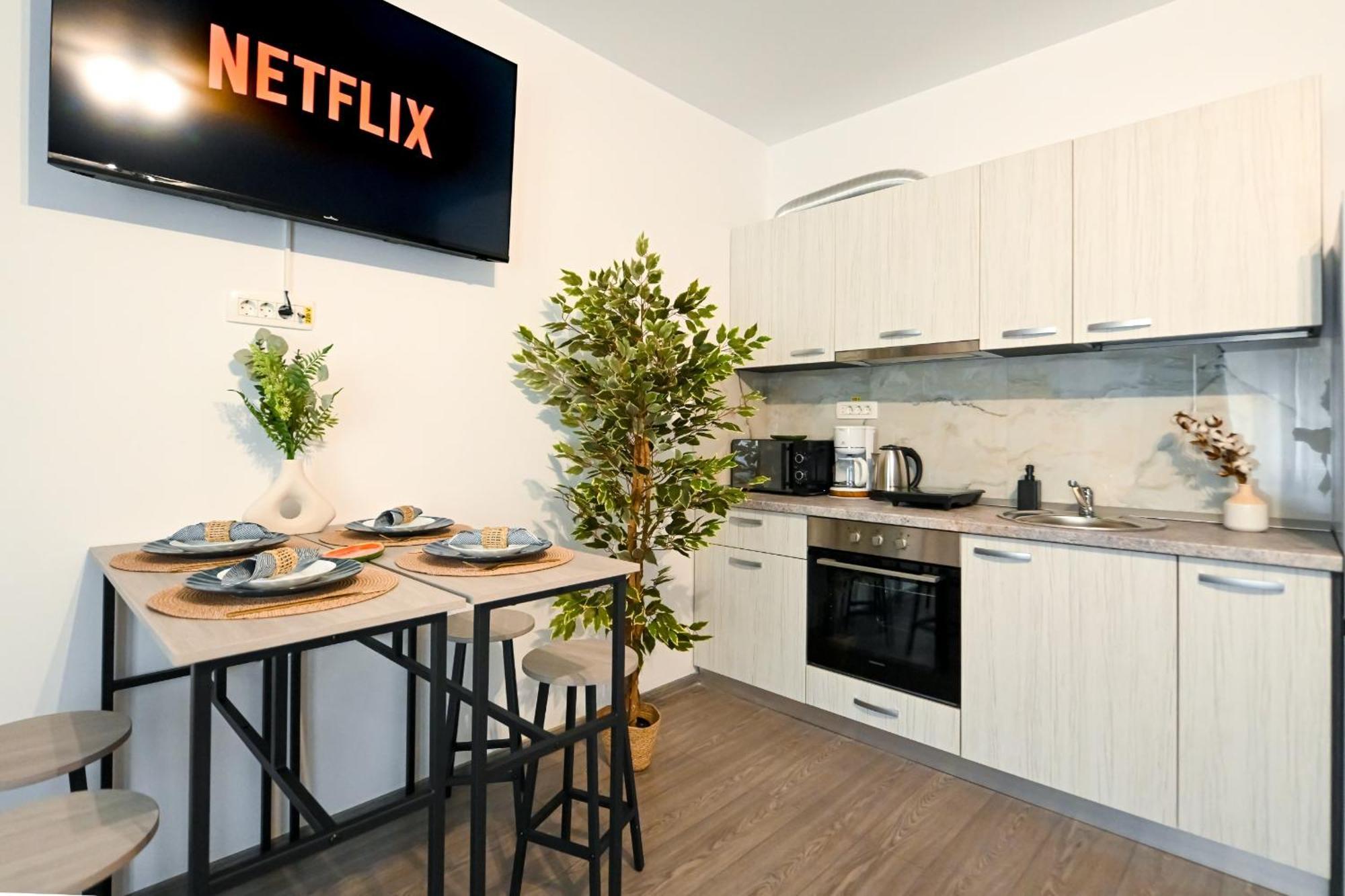 Apartment Old Town Charm - Modern & Comfortable In The Heart Of The Bukarest