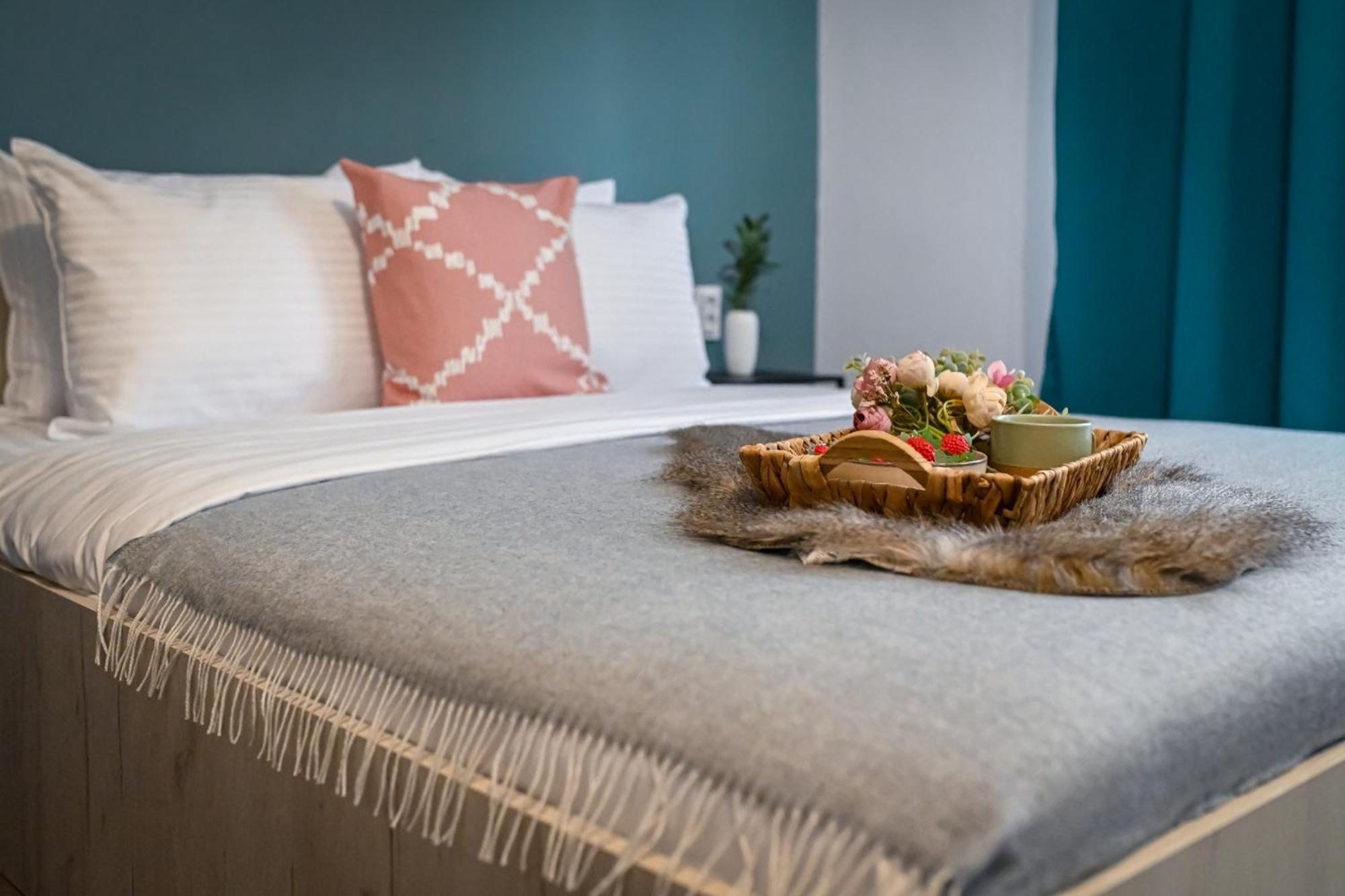 Apartment Old Town Charm - Modern & Comfortable In The Heart Of The