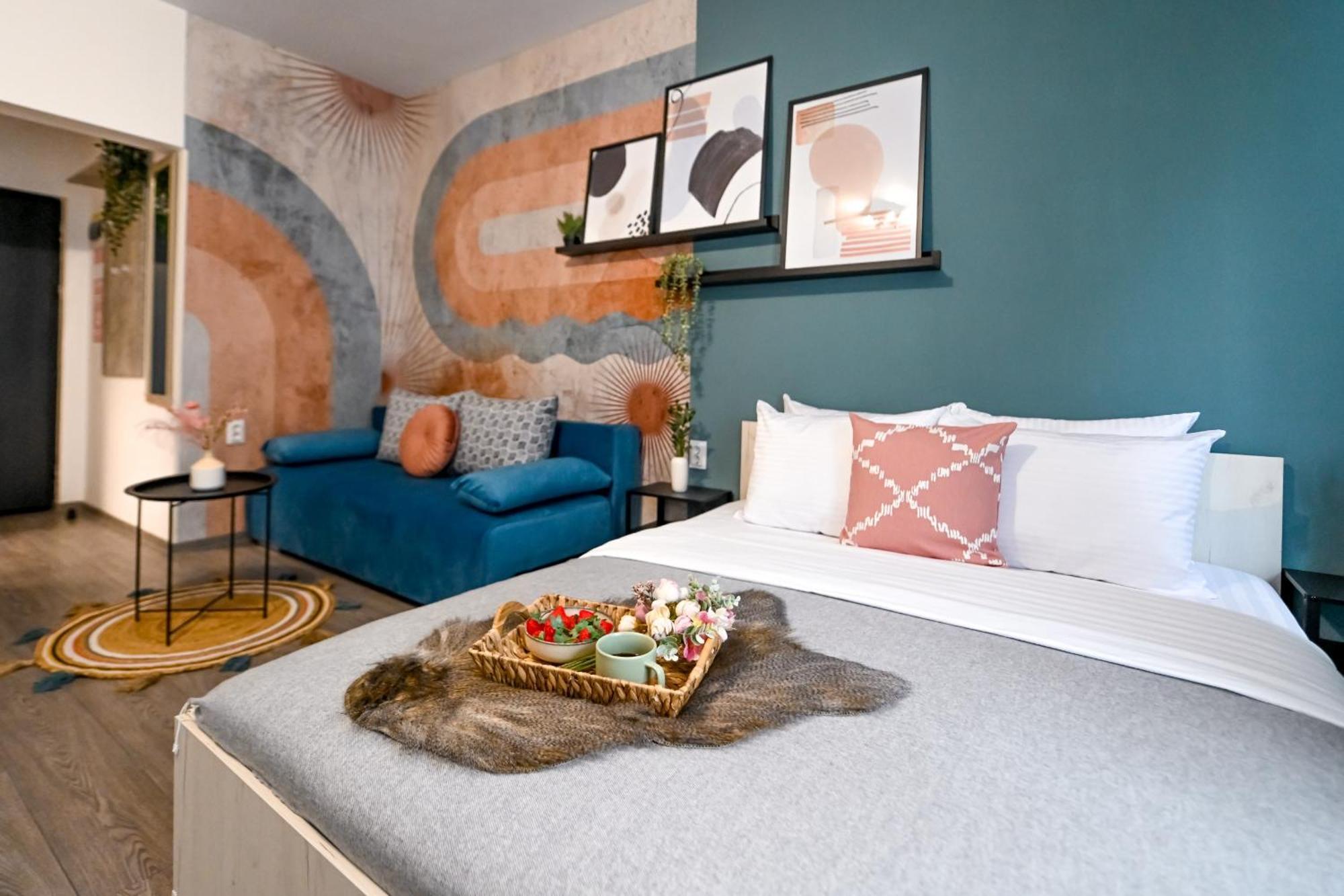 Old Town Charm - Modern & Comfortable In The Heart Of The