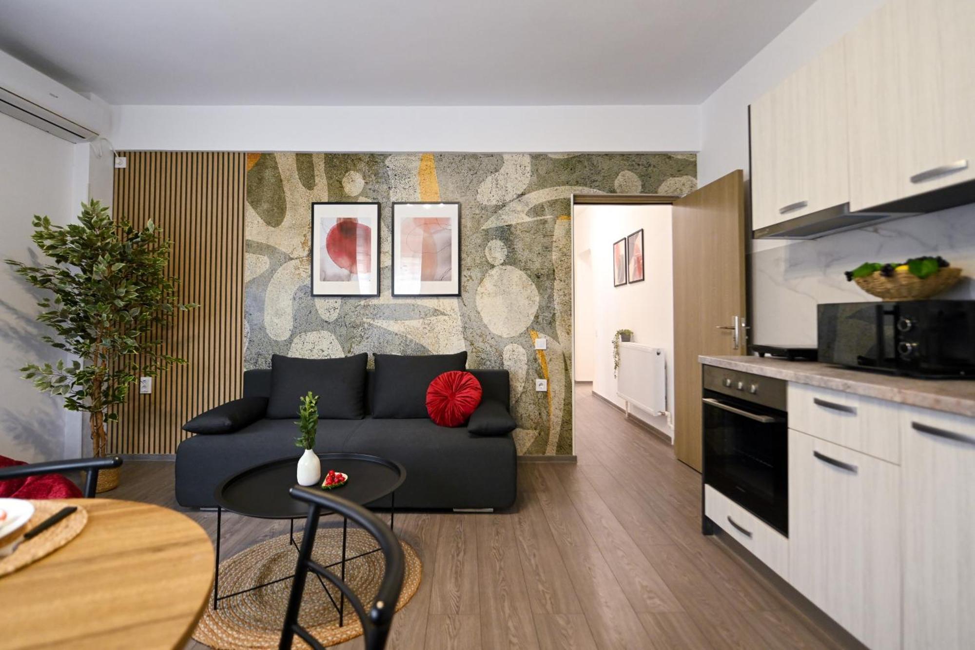Old Town Charm - Modern & Comfortable In The Heart Of The דירה *
