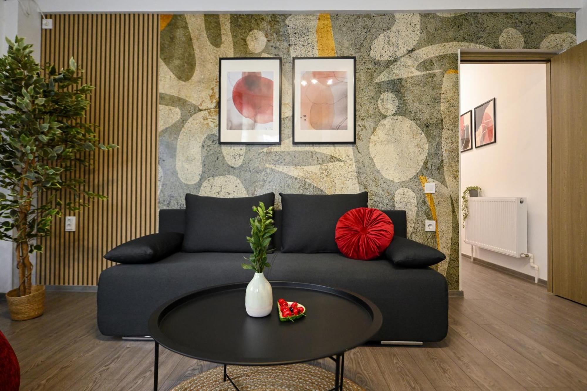 Old Town Charm - Modern & Comfortable In The Heart Of The